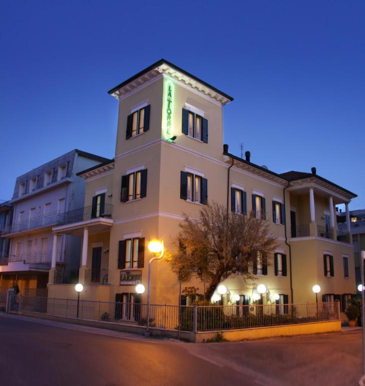 רימיני Hotel La Torre מראה חיצוני תמונה