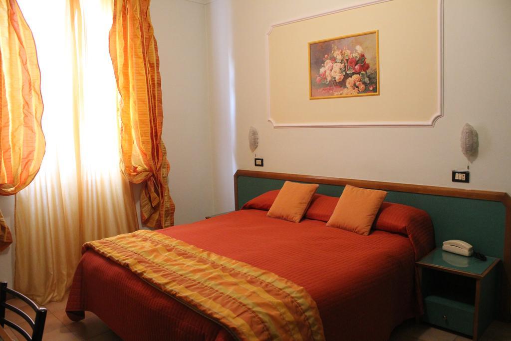 רימיני Hotel La Torre מראה חיצוני תמונה