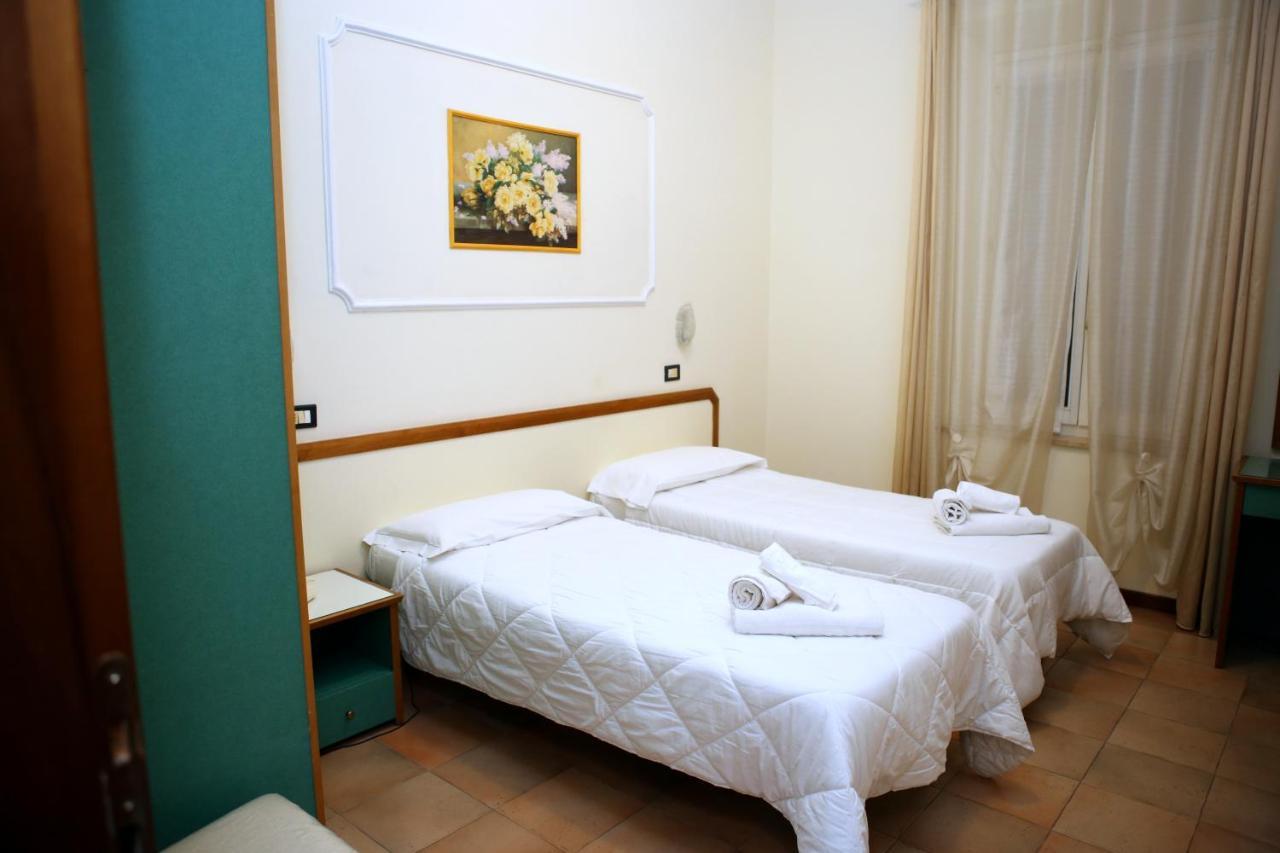 רימיני Hotel La Torre מראה חיצוני תמונה