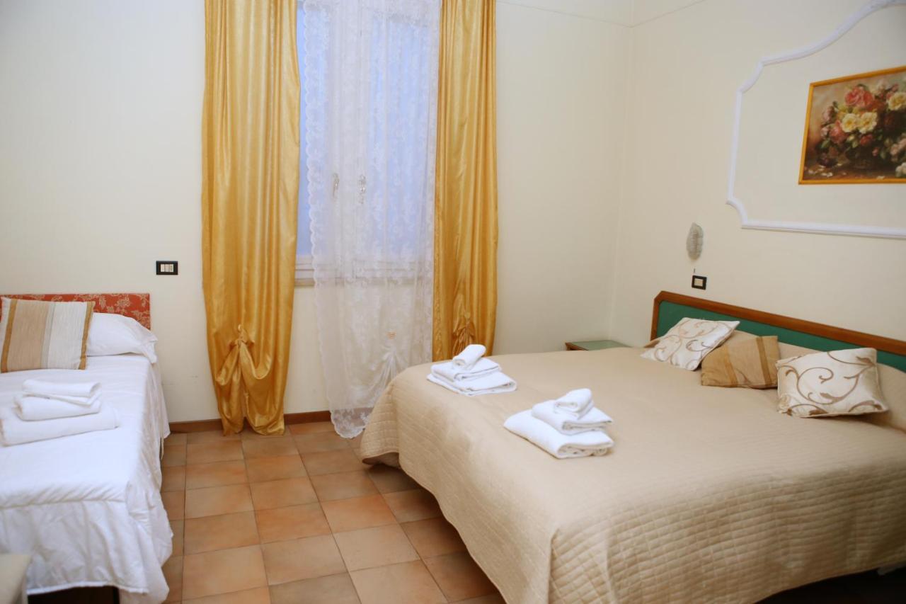 רימיני Hotel La Torre מראה חיצוני תמונה