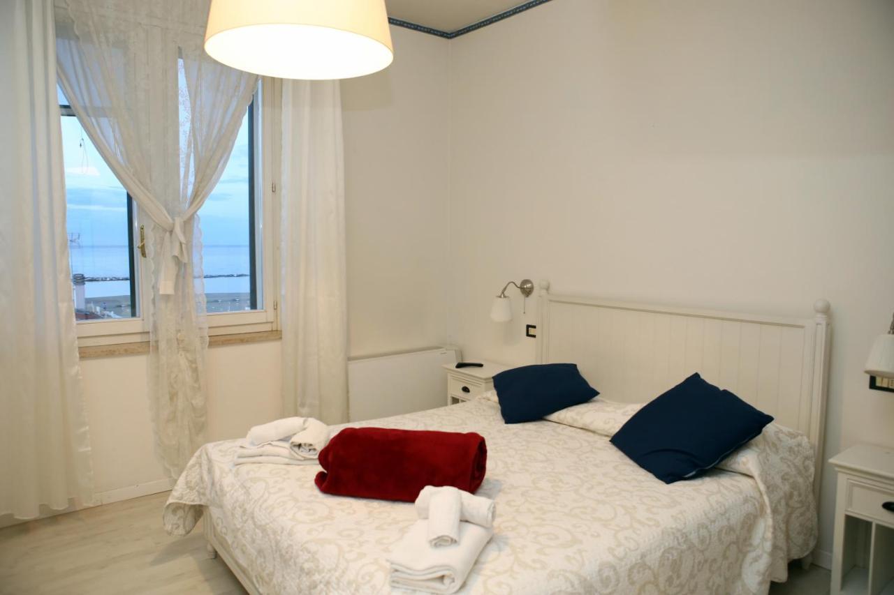 רימיני Hotel La Torre מראה חיצוני תמונה