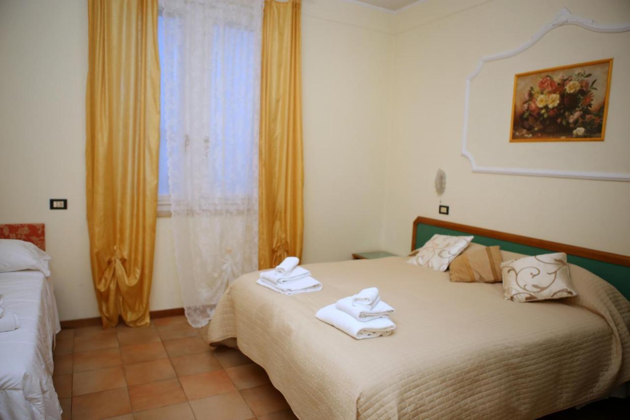 רימיני Hotel La Torre מראה חיצוני תמונה