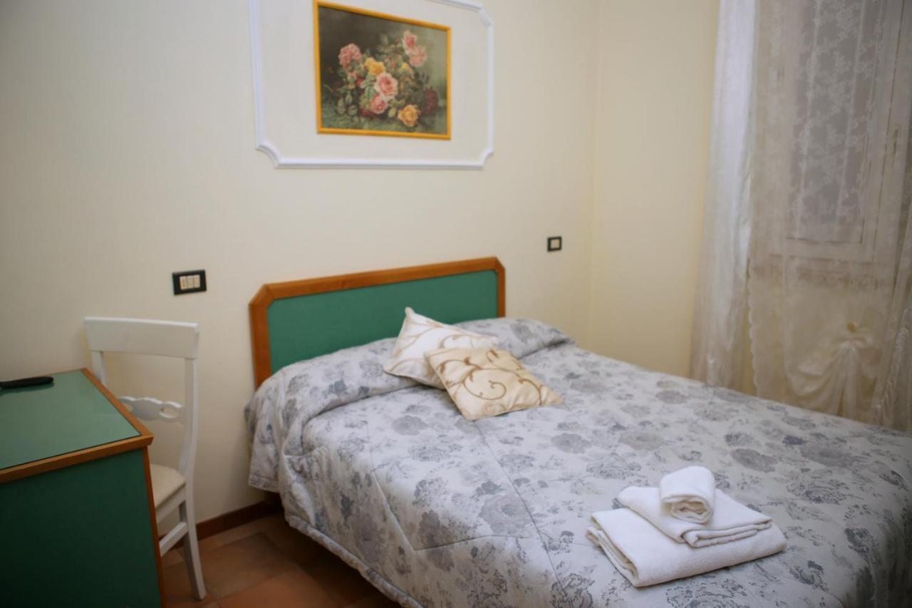 רימיני Hotel La Torre מראה חיצוני תמונה