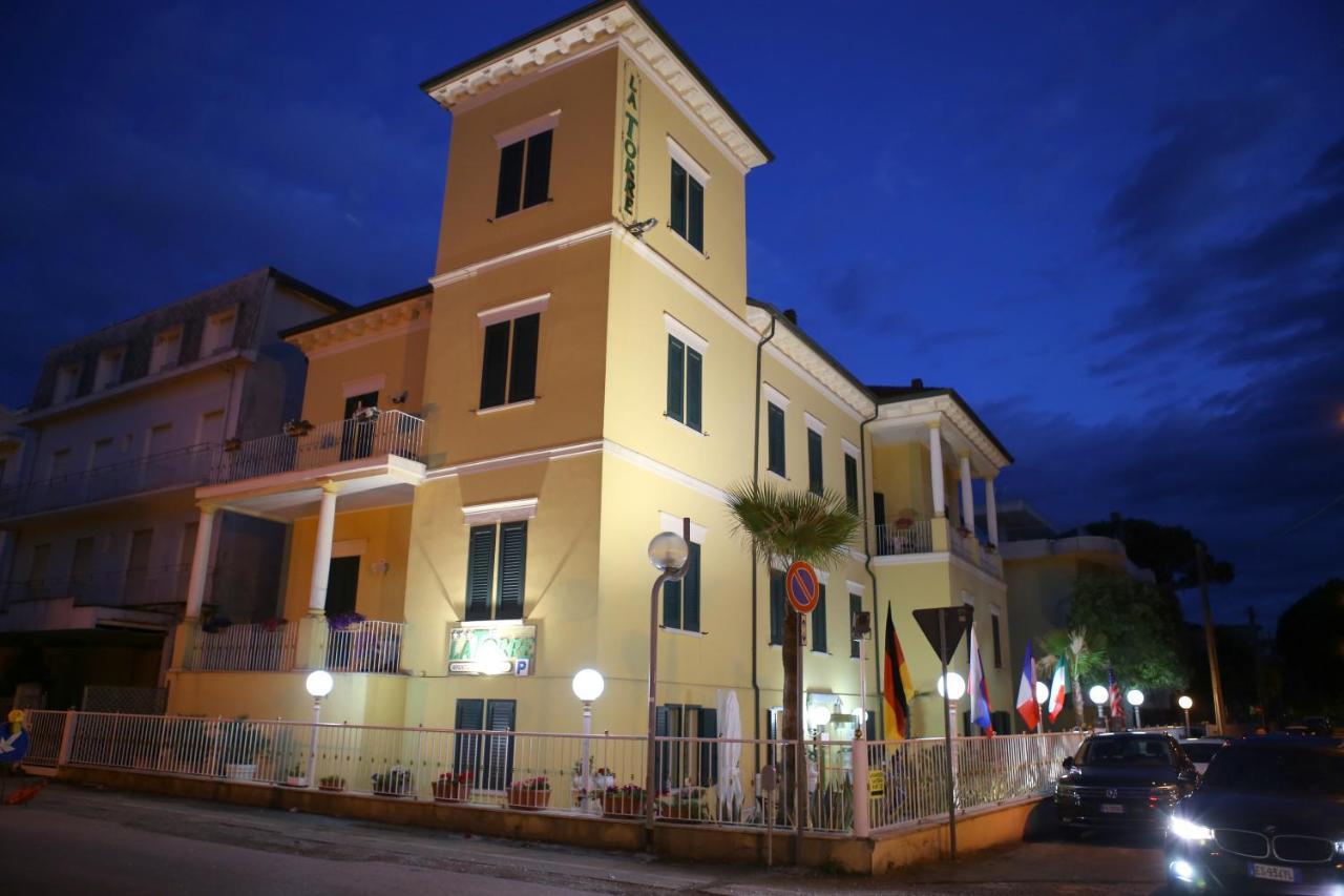 רימיני Hotel La Torre מראה חיצוני תמונה