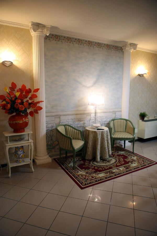 רימיני Hotel La Torre מראה חיצוני תמונה