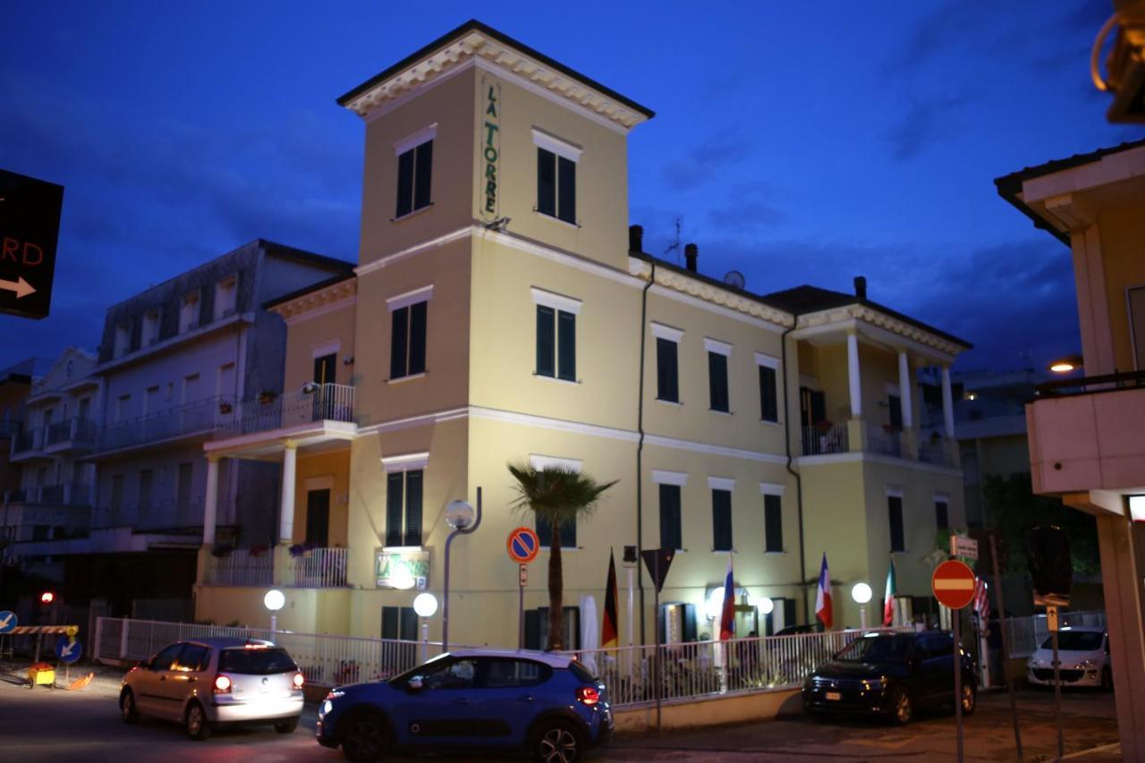רימיני Hotel La Torre מראה חיצוני תמונה