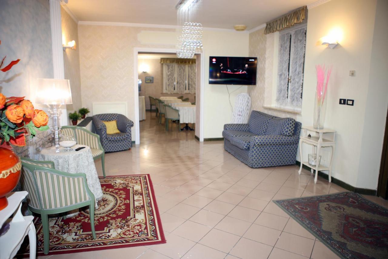 רימיני Hotel La Torre מראה חיצוני תמונה